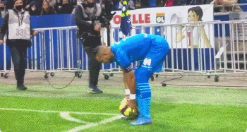 国家报：老佛爷不信任西足协，正推动FIFA介入内格雷拉案（国家报：不信任西足协，老佛爷正推动国际足联介入内格雷拉案）