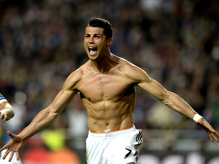 阿斯：皇马绝不会通过竞价来引援中卫，专注于合同到期的球员（阿斯报称：皇马拒绝为中卫引援竞价，转而瞄准合同到期球员）