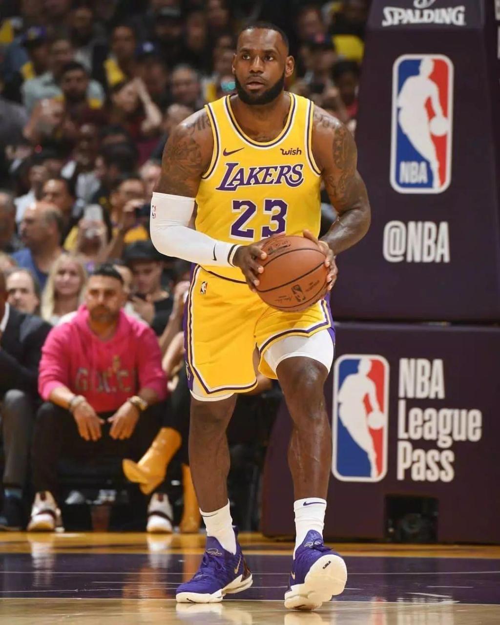 米体：弗拉霍维奇和加蒂今天分别在伦敦和里昂接受手术（米体：弗拉霍维奇与加蒂今日分别在伦敦与里昂完成手术）