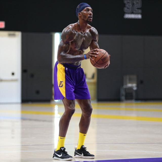 瓜帅：吕迪格没拿第二黄不合理；相信我们二三月份有可能更强（瓜帅质疑吕迪格逃过第二黄：相信球队到二三月会更强）