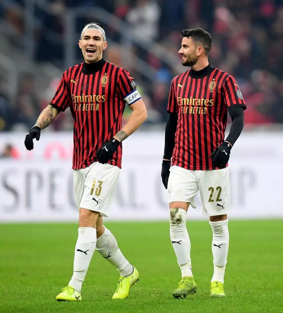 霍安说巴萨和切尔西上半场势均力敌，主持人：以为我们没看球吗？（霍安称巴萨与切尔西半场五五开，主持人反问：把我们当没看球的？）