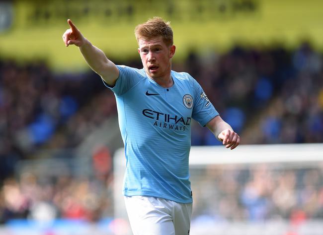 英超：曼联客场2-1击败莱斯特城（英超：曼联2-1客胜莱斯特城）